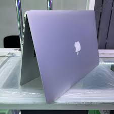 Macbook Pro 2015 16gb 256gb coreI5 13inches